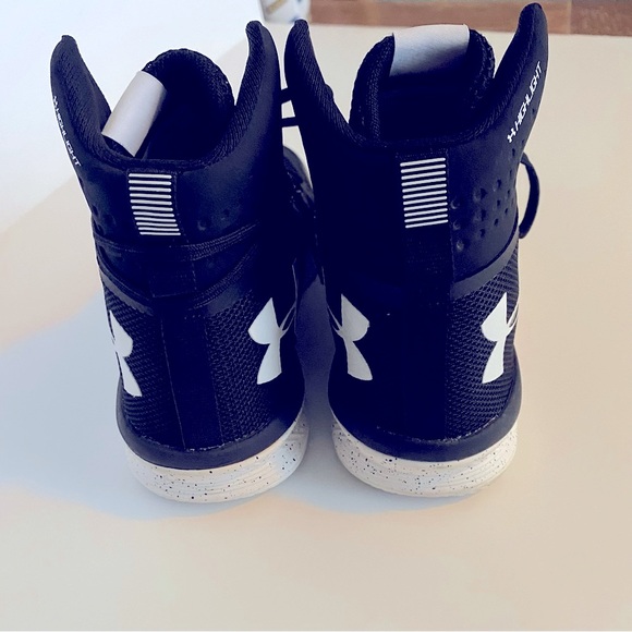 Women’s size 8 Under Armour Highlight sneakers. H 4 D foam foot bed. - Picture 6 of 8